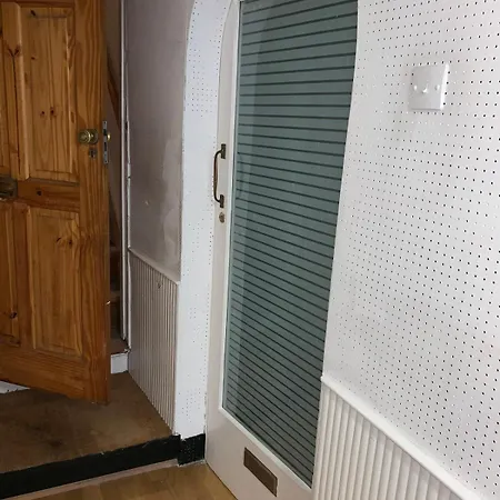 Modern In Highstreet Daire