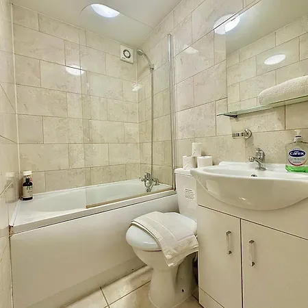 Διαμέρισμα Large Flat In West