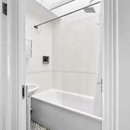 Pass The Keys Millfield Parkvilla 2bed Sleeps 6 W Garden 別荘 *