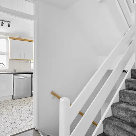 Pass The Keys Millfield Parkvilla 2bed Sleeps 6 W Garden