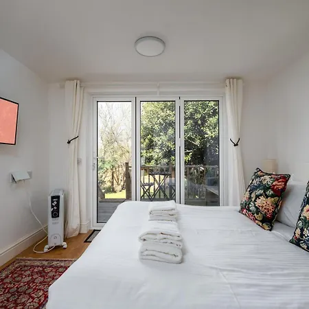 Guestready - Charming With A Private Garden Apartamento Londres