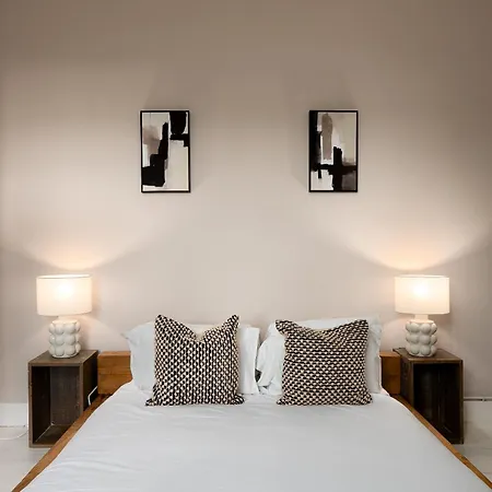 Vesto Three Bedroom Duplex In Clapham