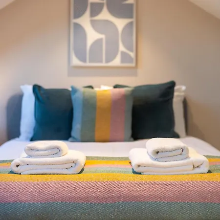 Vesto Three Bedroom Duplex In Clapham