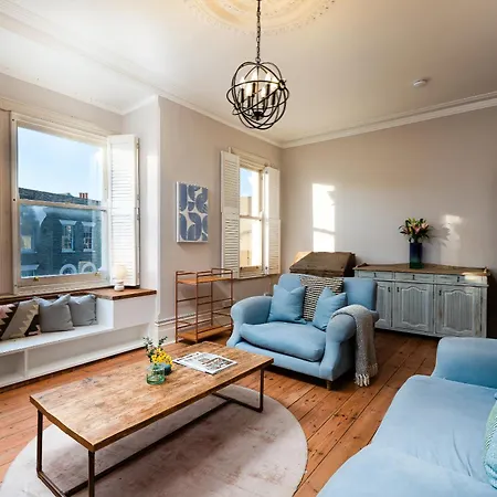 Vesto Three Bedroom Duplex In Clapham Apartman London