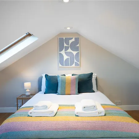 Vesto Three Bedroom Duplex In Clapham *