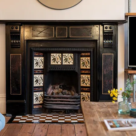 Vesto Three Bedroom Duplex In Clapham Apartman