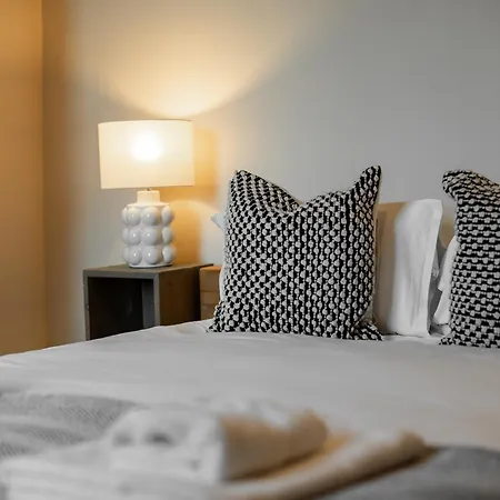 Vesto Three Bedroom Duplex In Clapham