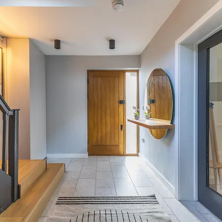 Upscale House In Acton East * 런던