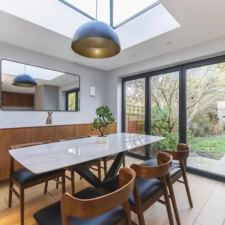 Upscale House In Acton East *