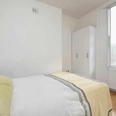 Spacious 4 Beds By Soho & Convent Garden Apartment London