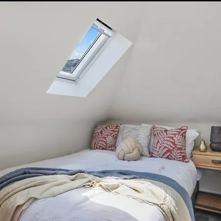 Harrow - Stadium Apartment *