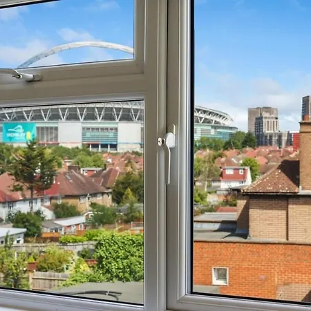 Harrow - Stadium Apartment *