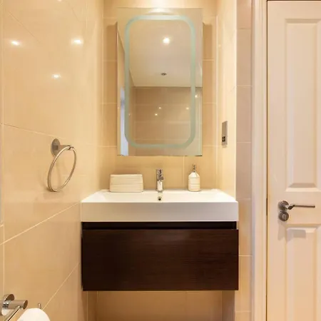 شقة Niru Experience Huge Private Terrace لندن