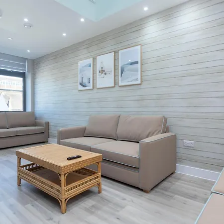 Palm Tree House Apartment Farnborough (Kent)