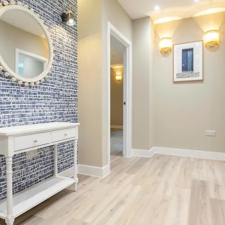 Palm Tree House * Farnborough (Kent)