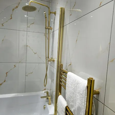 Contemporary & Spacious 1bd - Fireplace With Modern Comforts *