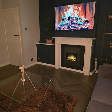 Contemporary & Spacious 1bd - Fireplace With Modern Comforts Apartment *