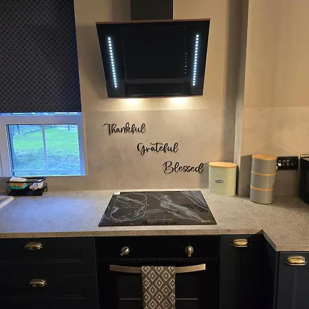Apartment Contemporary & Spacious 1bd - Fireplace With Modern Comforts London