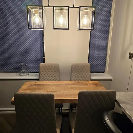 Contemporary & Spacious 1bd - Fireplace With Modern Comforts Apartment *