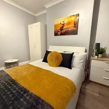 Apartment Stylish 2-Bed Garden Flat, 5 Mins To Brixton London