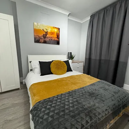 Stylish 2-Bed Garden Flat, 5 Mins To Brixton Apartment London