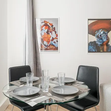 Stylish 3 Bed With Gardens Fast Transport Links Сasa de vacaciones *
