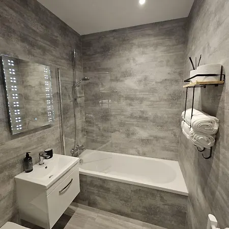 Modern London Village 2-bed Flat In Just 40 Mins To London Apartamento *