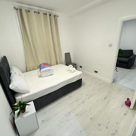 One Bedroom Flat 2nd Floor Victoria * 伦敦