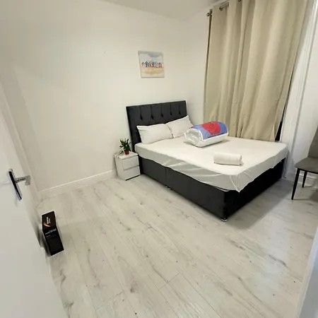 One Bedroom Flat 2nd Floor Victoria