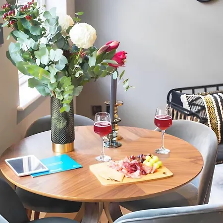 Soho Living - Elegant In The Heart Of Theatreland Apartment