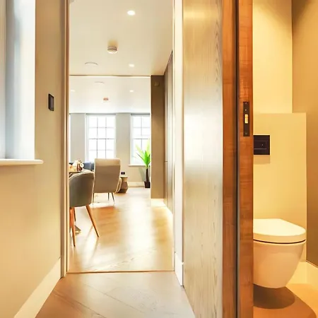Soho Living - Elegant In The Heart Of Theatreland Apartment