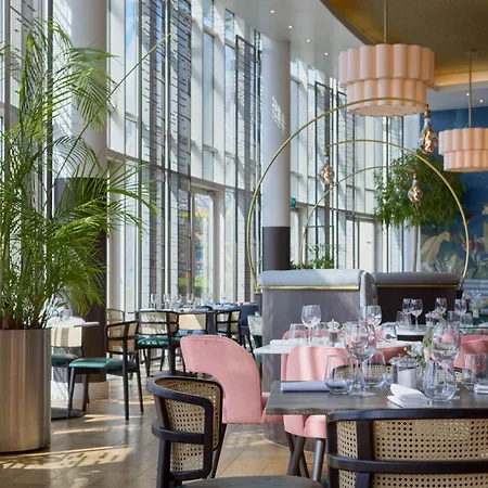Szálloda Doubletree By Hilton Excel