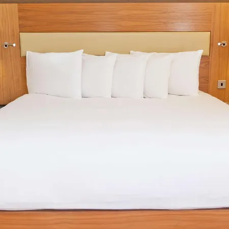 Hilton Olympia Hotel 4*