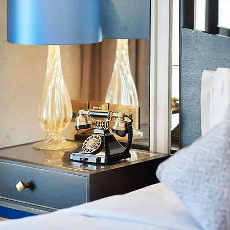 The Waldorf Hilton 4*