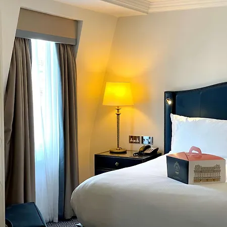 The Waldorf Hilton 4*