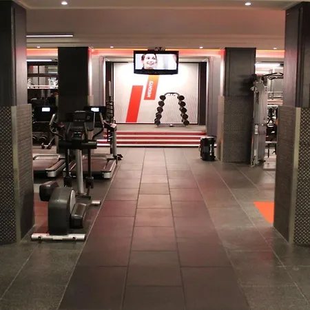 The Waldorf Hilton 4*