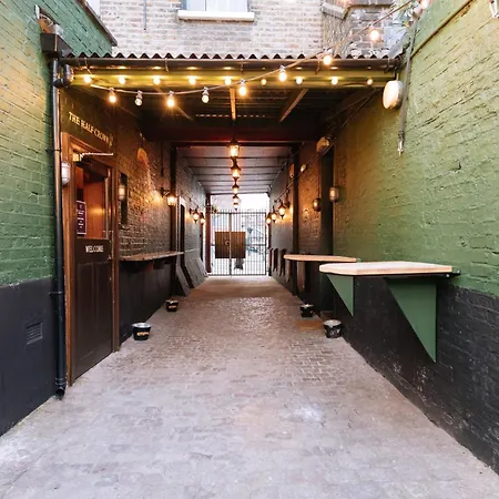 The Crown Pub & London