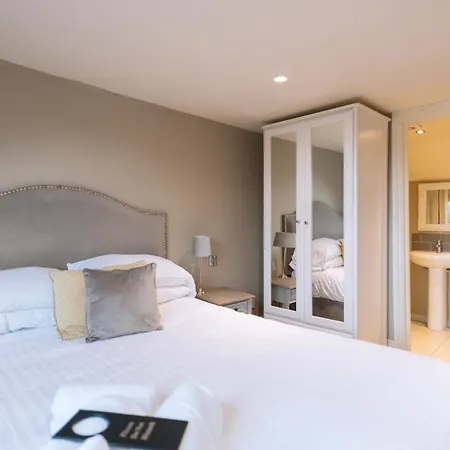 The Crown Pub & 4* London