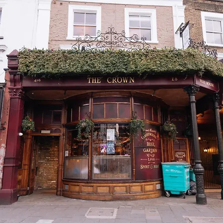 Guest house The Crown Pub & London