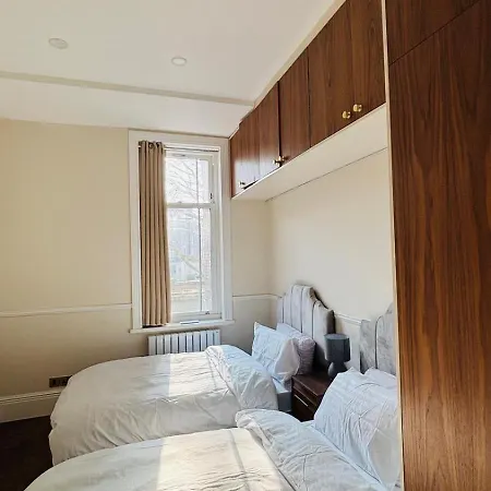 Apartment Hyde Park 3 Bedroom Flat *