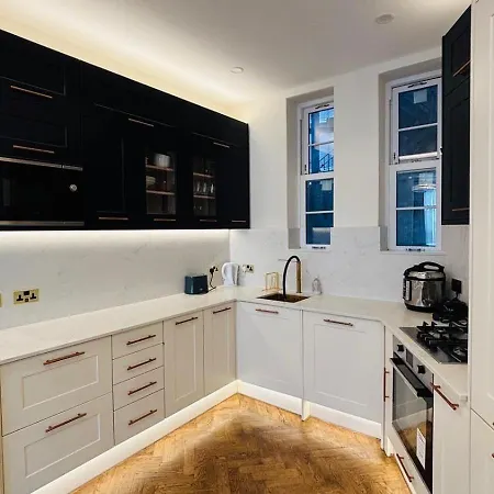 Hyde Park 3 Bedroom Flat