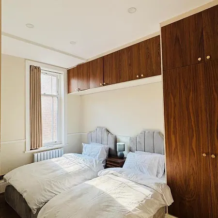 Apartment Hyde Park 3 Bedroom Flat London