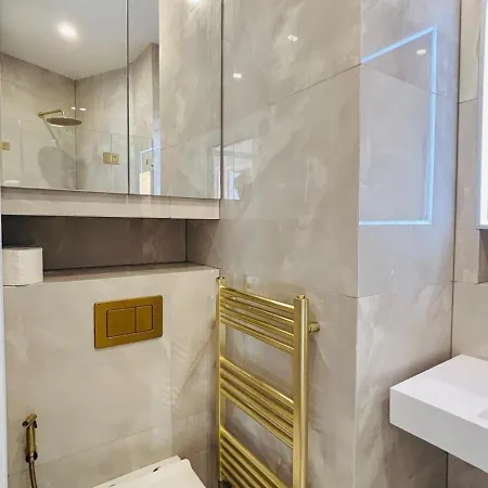 Hyde Park 3 Bedroom Flat Apartment