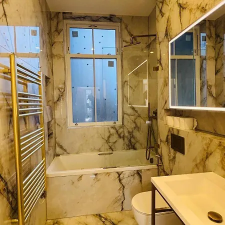 Hyde Park 3 Bedroom Flat Apartment *
