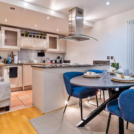 Apartment Canary Wharf Balcony & Waterfront 2-bed, 2-bath *