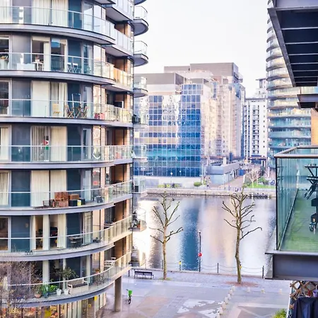 Canary Wharf Balcony & Waterfront 2-bed, 2-bath Apartment