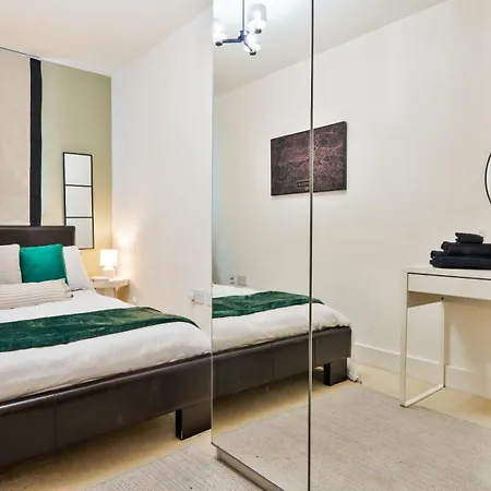 Canary Wharf Balcony & Waterfront 2-bed, 2-bath Apartment