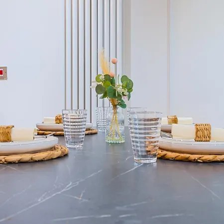 Apartment Canary Wharf Balcony & Waterfront 2-bed, 2-bath *