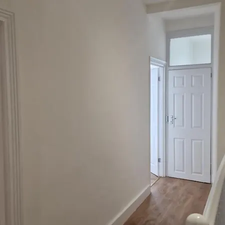3 Bedrooms House With Parking Holiday home London