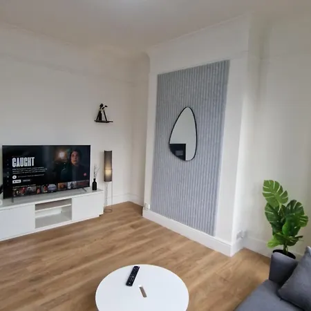 3 Bedrooms House With Parking Holiday home *